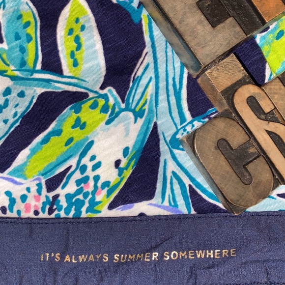 🌴LILLY PULITZER ‘The Buttercup Short’ in Textured Chevron in Navy - Picture 6 of 8